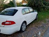 Skoda Superb 2012 годаfor5 300 000 тг. в Алматы – фото 3