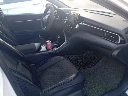Toyota Camry 2021 года за 13 200 000 тг. в Актобе