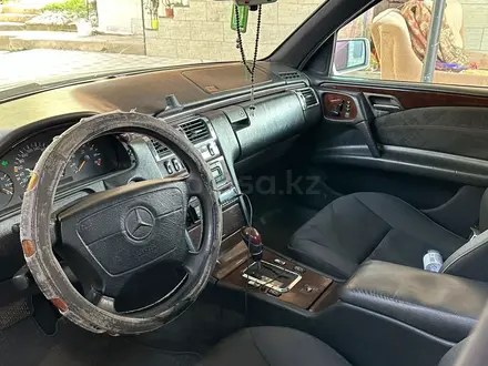 Mercedes-Benz E 320 1997 года за 2 800 000 тг. в Алматы – фото 10