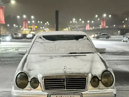 Mercedes-Benz E 320 1997 года за 2 800 000 тг. в Алматы – фото 4