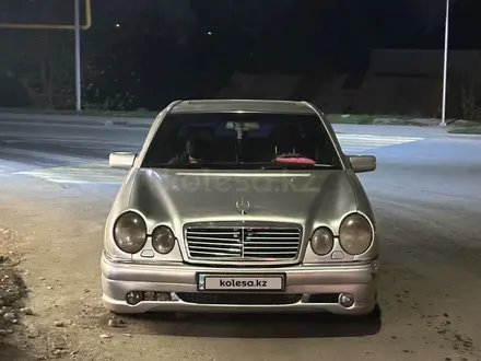 Mercedes-Benz E 320 1997 года за 2 800 000 тг. в Алматы – фото 2