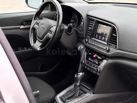 Hyundai Elantra 2018 года за 6 400 000 тг. в Актау – фото 4