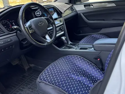 Hyundai Sonata 2018 года за 8 400 000 тг. в Уральск – фото 9