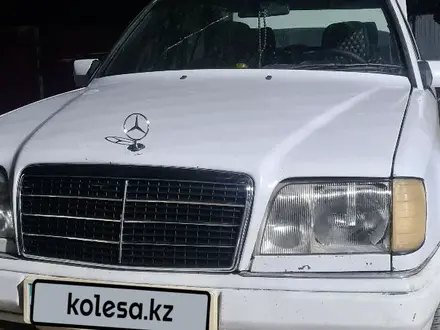 Mercedes-Benz E 200 1993 года за 1 500 000 тг. в Урджар – фото 2