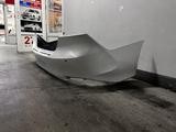 Задний бампер на Toyota Camry 70 за 110 000 тг. в Алматы – фото 3