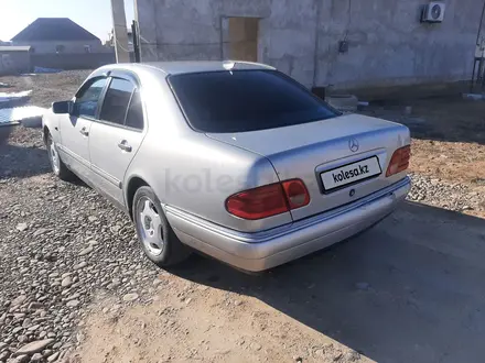 Mercedes-Benz E 280 1996 года за 2 600 000 тг. в Туркестан – фото 3