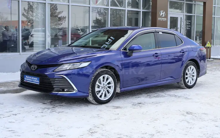 Toyota Camry 2023 года за 16 290 000 тг. в Астана