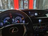 Lexus ES 300h 2013 года за 8 000 000 тг. в Атырау