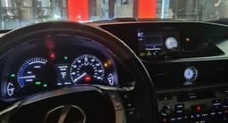 Lexus ES 300h 2013 года за 8 000 000 тг. в Атырау
