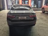 Lexus ES 300h 2013 года за 8 000 000 тг. в Атырау – фото 3