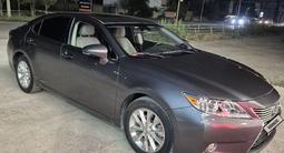 Lexus ES 300h 2013 года за 8 000 000 тг. в Атырау – фото 4