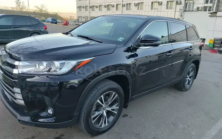 Toyota Highlander 2019 годаfor18 000 000 тг. в Астана