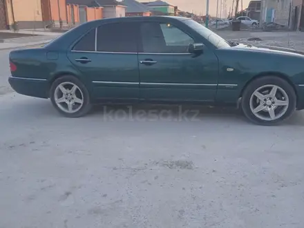 Mercedes-Benz E 230 1997 года за 2 800 000 тг. в Кызылорда – фото 4