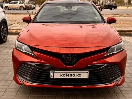 Toyota Camry 2022 года за 10 500 000 тг. в Актау