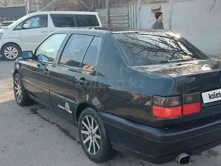Volkswagen Vento 1995 года за 1 400 000 тг. в Алматы – фото 2