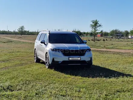 Kia Carnival 2023 года за 23 300 000 тг. в Актобе – фото 3