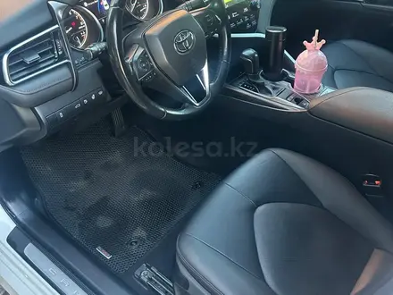 Toyota Camry 2018 года за 13 900 000 тг. в Павлодар – фото 6