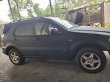 Mercedes-Benz ML 320 1999 года за 4 000 000 тг. в Тараз – фото 2