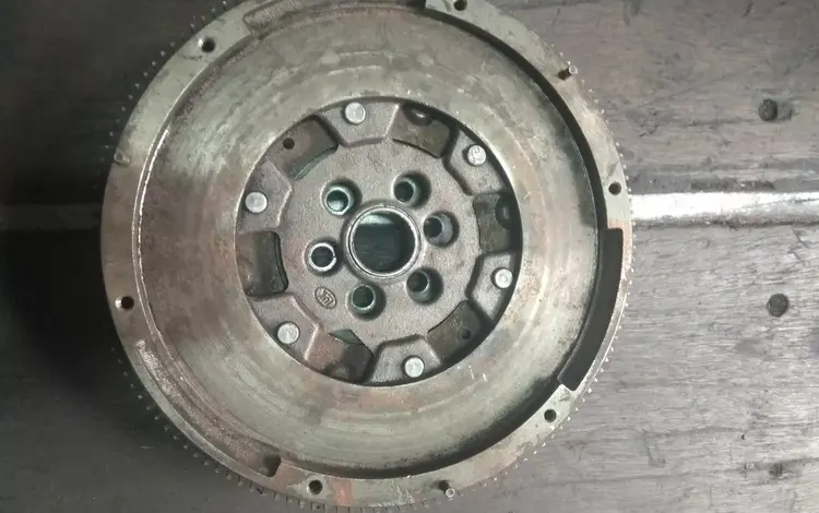 Оригинальный маховик на Volkswagen Golf5 2.0TFSI 06F105266M 06F105266M за 80 000 тг. в Алматы