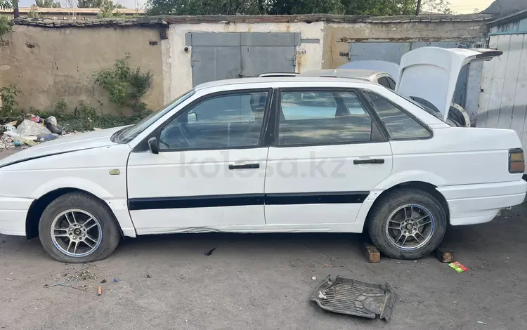 Volkswagen Passat 1990 года за 500 000 тг. в Караганда