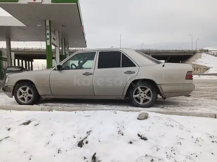 Mercedes-Benz E 220 1994 года за 3 000 000 тг. в Тараз – фото 4