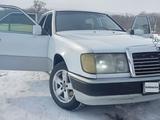 Mercedes-Benz E 200 1990 годаүшін1 350 000 тг. в Сарканд – фото 4