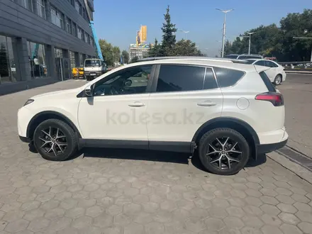 Toyota RAV4 2018 года за 12 500 000 тг. в Алматы – фото 3