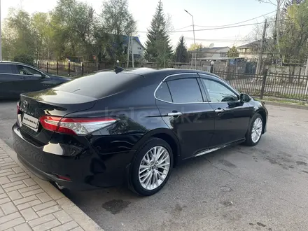 Toyota Camry 2018 года за 13 900 000 тг. в Алматы – фото 7