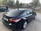 Toyota Camry 2018 года за 13 900 000 тг. в Алматы – фото 2