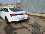 Hyundai Elantra 2022 года за 9 700 000 тг. в Алматы – фото 4