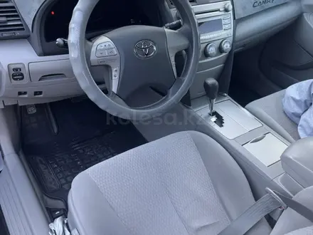 Toyota Camry 2011 года за 4 500 000 тг. в Атырау – фото 6