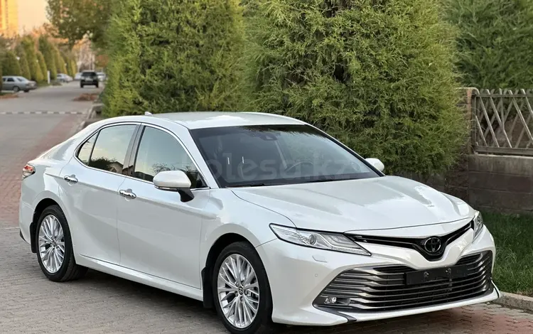 Toyota Camry 2021 года за 15 300 000 тг. в Шымкент