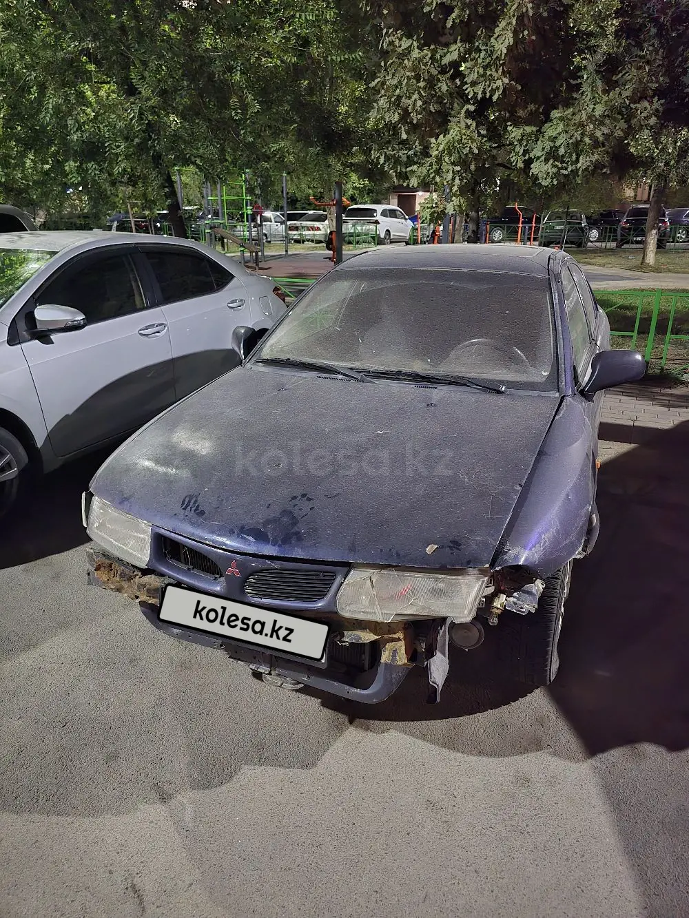 Mitsubishi Carisma, 1996