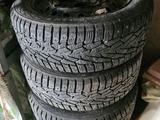 Зимние шины Nokian 205/55/16 с дисками на тойота за 120 000 тг. в Караганда