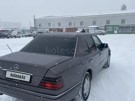 Mercedes-Benz E 220 1993 года за 2 500 000 тг. в Караганда – фото 4