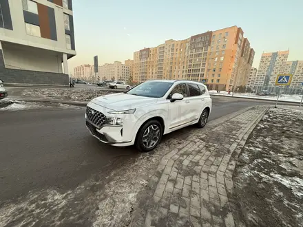 Hyundai Santa Fe 2022 года за 18 500 000 тг. в Астана