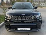 Jeep Cherokee 2022 года за 11 800 000 тг. в Алматы – фото 5