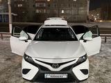 Toyota Camry 2018 года за 11 700 000 тг. в Караганда – фото 3