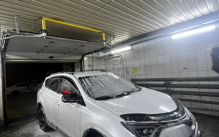 Toyota RAV4 2018 года за 14 100 000 тг. в Усть-Каменогорск