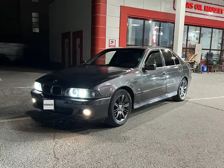 BMW 528 1998 года за 2 300 000 тг. в Актау