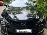Toyota Camry 2021 года за 18 000 000 тг. в Алматы – фото 2