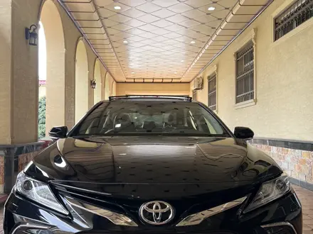 Toyota Camry 2023 года за 19 800 000 тг. в Шымкент
