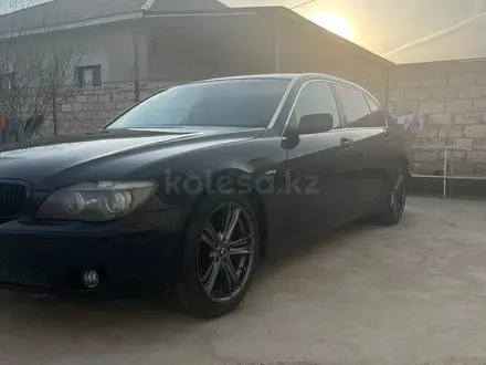 BMW 745 2004 года за 3 600 000 тг. в Актау – фото 3