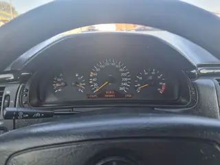 Mercedes-Benz E 240