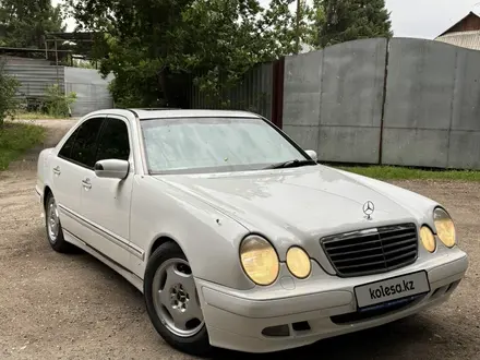 Mercedes-Benz E 320 2001 года за 4 400 000 тг. в Алматы – фото 2