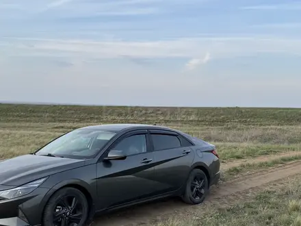 Hyundai Elantra 2021 года за 8 000 000 тг. в Уральск – фото 2