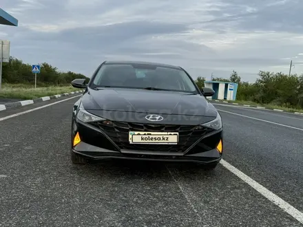 Hyundai Elantra 2021 года за 8 000 000 тг. в Уральск – фото 3