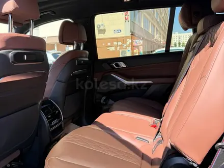 BMW X7 2024 года за 71 000 000 тг. в Астана – фото 2