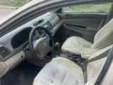 Toyota Camry 2004 годаүшін4 350 000 тг. в Атырау – фото 5