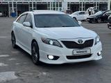 Toyota Camry 2010 года за 6 500 000 тг. в Алматы – фото 2
